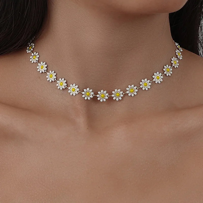 Kpop Daisy Flower Necklace – Sweet Clavicle Chain Choker for Women, Summer Y2K Fashion Jewelry, Cute Statement Gift Accessories.