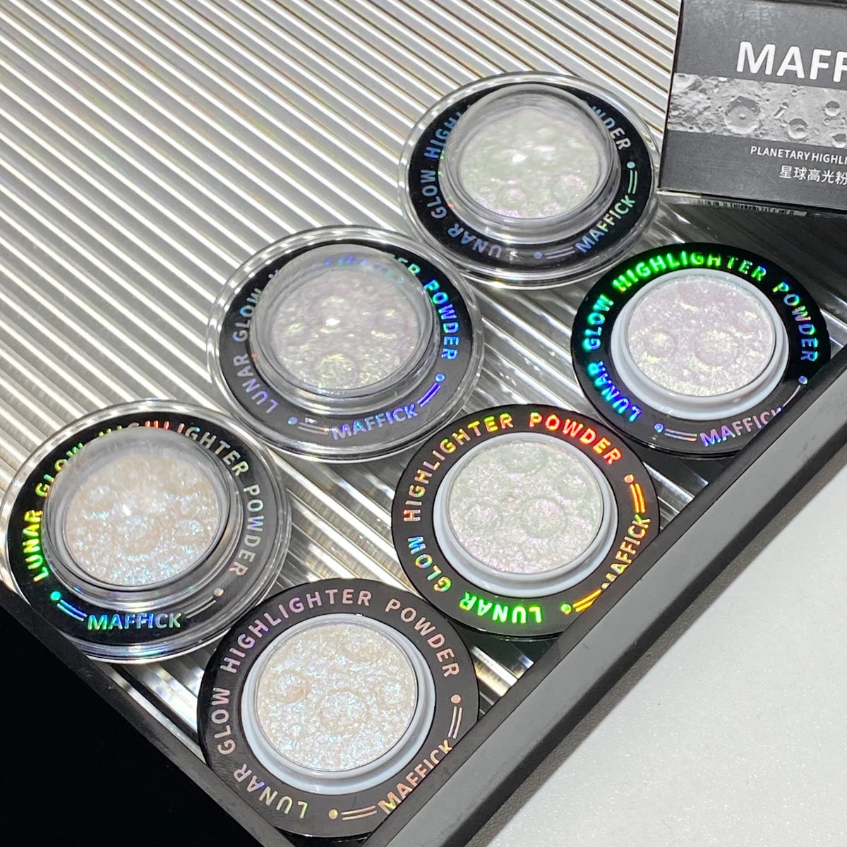Planet highlighter-puder – lystergivande hud med strålande glow