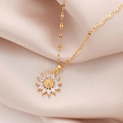 New Fashion Sunflower Necklace – 18K Gold Plated Stainless Steel Clavicle Chain, Sweet Trendy Jewelry Gift for Women & Girls.