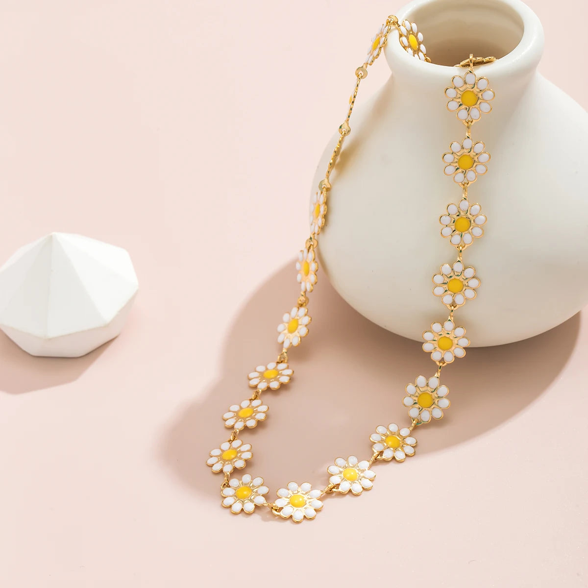 Kpop Daisy Flower Necklace – Sweet Clavicle Chain Choker for Women, Summer Y2K Fashion Jewelry, Cute Statement Gift Accessories.