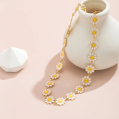Kpop Daisy Flower Necklace – Sweet Clavicle Chain Choker for Women, Summer Y2K Fashion Jewelry, Cute Statement Gift Accessories.